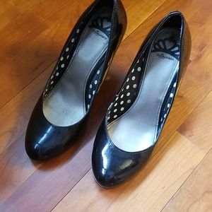 Ladies Fergalicious 9.5 black heel